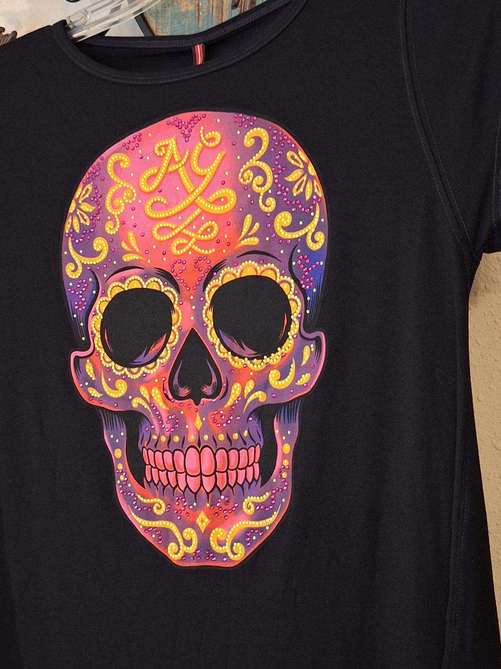 Black Short-Sleeve Tunic with Pink & Yellow Sugar Skull Graphic. NWT Size Large - Picture 5 of 8